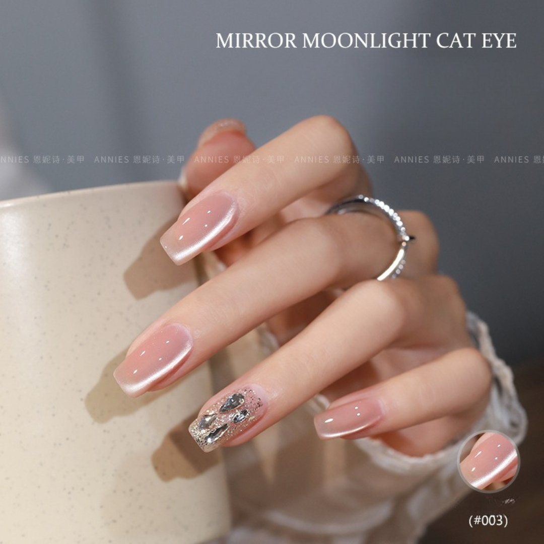 Luminous Moonlight Cat Eye Gel Polish