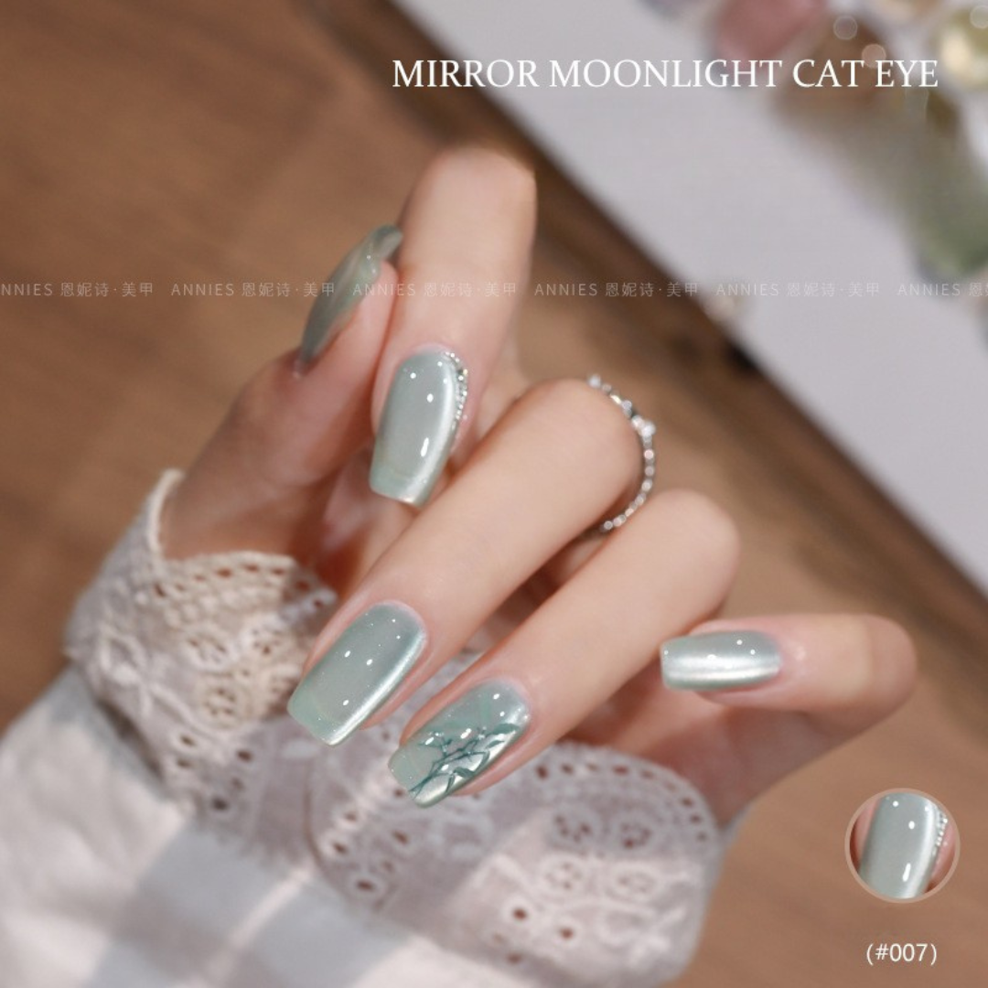 Luminous Moonlight Cat Eye Gel Polish