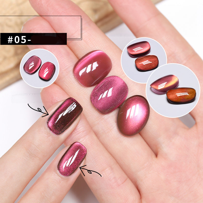 Cat eye gel polish 05 Moon for stunning and ethereal nail designs with a shimmering moon cat eye effect, adding a touch of mystique and elegance