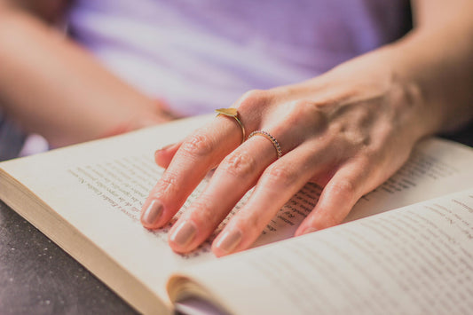 How to Get Nail Polish Off Skin: A Comprehensive Guide