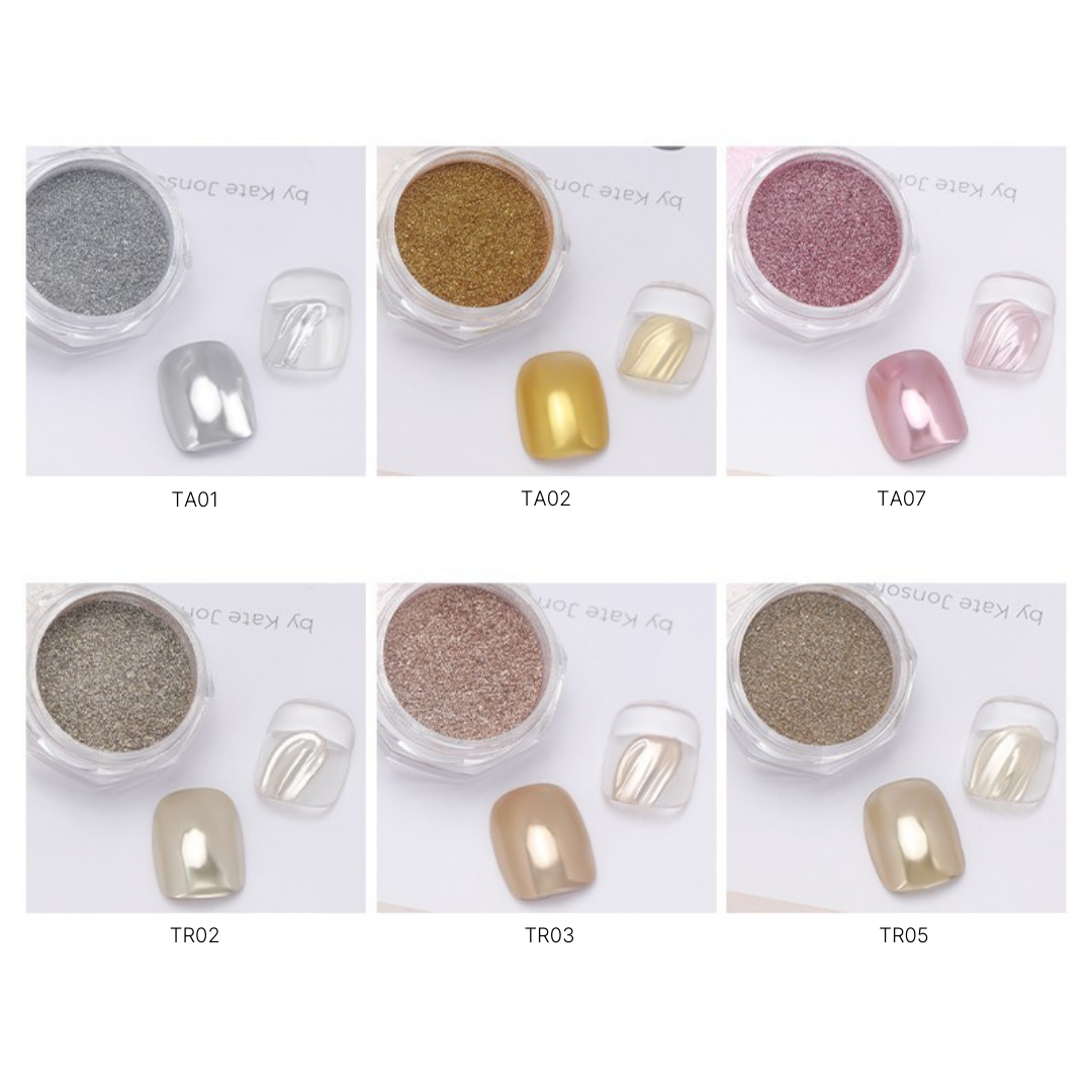 Gold Mirror Chrome Powder in a jar, reflecting light with a brilliant metallic sheen perfect for luxurious nail designs.