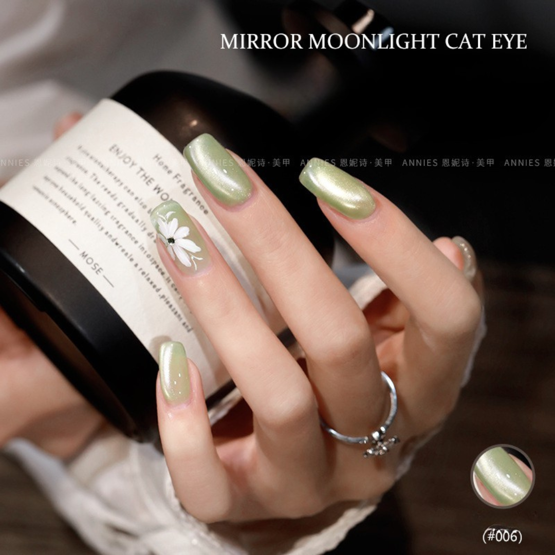 Luminous Moonlight Cat Eye Gel Polish