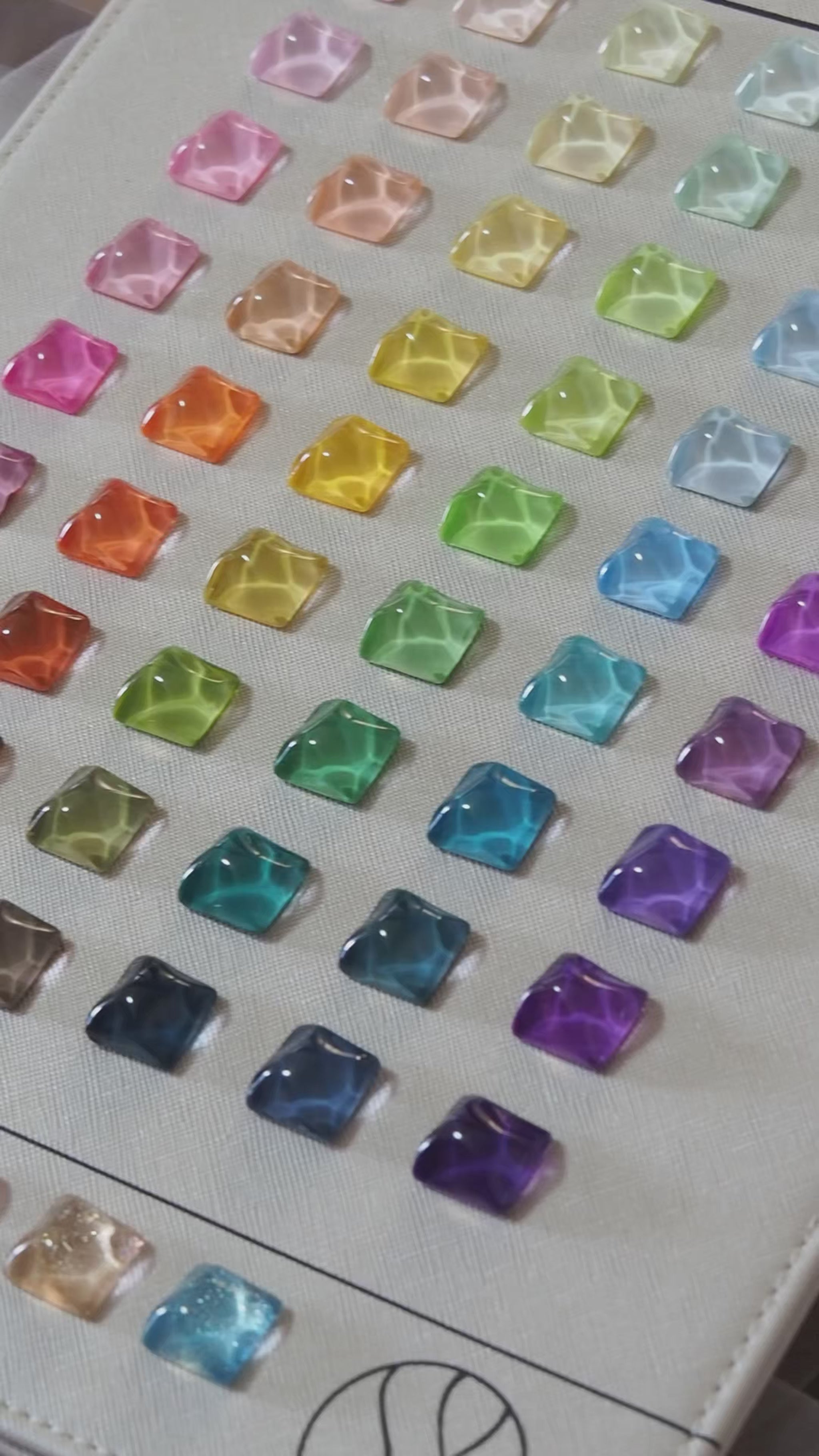 YISS Essential 60 Color Gel Polish Set swatch and bottle demonstration