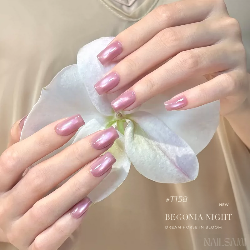 Taye Dream Horse in Bloom T158 Begonia Night cat eye gel