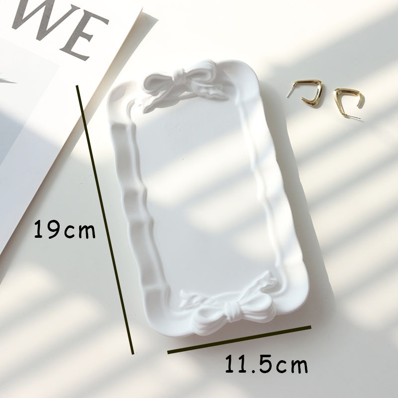 Rectangle white bow plaster tray measuring approximately 19 by 11.5 centimetres
