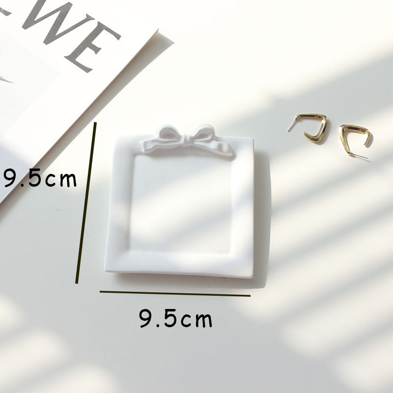 Square white bow plaster tray measuring approximately 9.5 by 9.5 centimetres